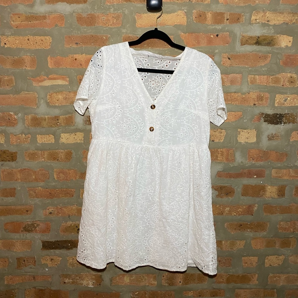 White eyelet lace Flowy summer dress